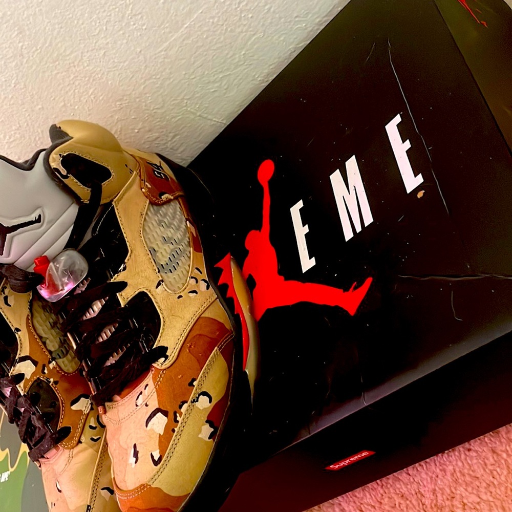 Supreme Jordan’s well taken care of, even tapped the logo inside to prevent fade
